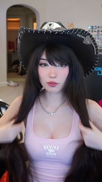 Emiru  page leaked private photo uncensored HD quality