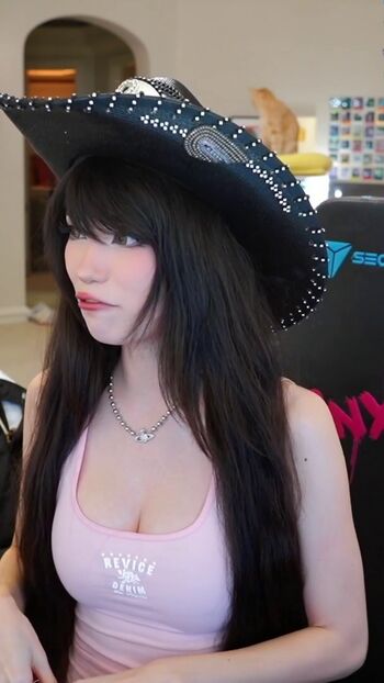 Emiru  page leaked private photo uncensored HD quality