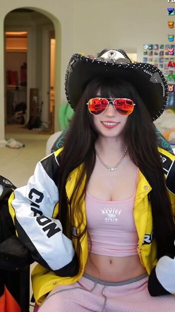 Emiru  page leaked private photo uncensored HD quality