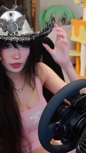 Emiru  page leaked private photo uncensored HD quality