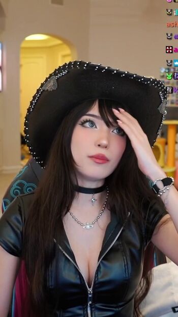 Emiru  page leaked private photo uncensored HD quality