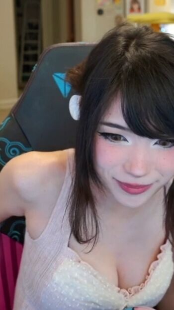 Emiru  page leaked private photo uncensored HD quality