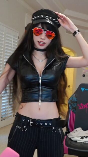 Emiru  page leaked private photo uncensored HD quality