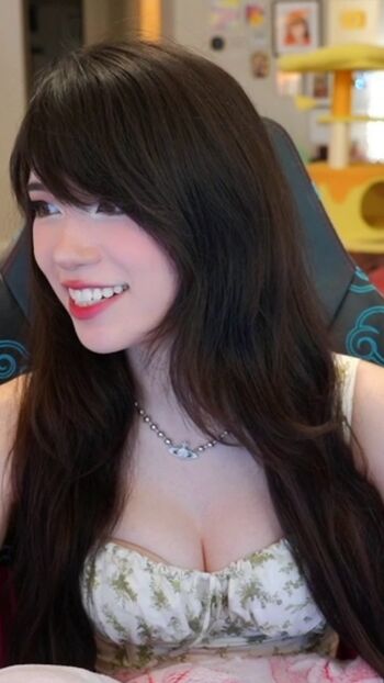 Emiru  page leaked private photo uncensored HD quality