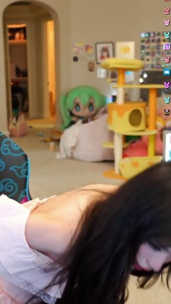 Emiru  page leaked private photo uncensored HD quality