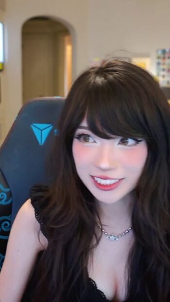 Emiru  page leaked private photo uncensored HD quality