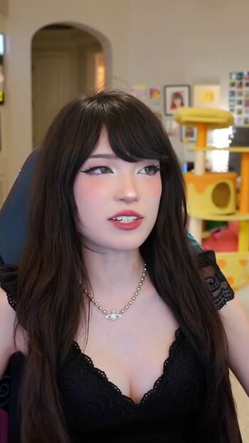 Emiru  page leaked private photo uncensored HD quality