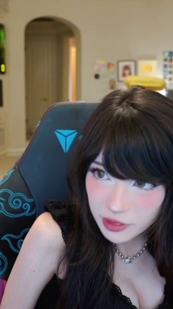 Emiru  page leaked private photo uncensored HD quality