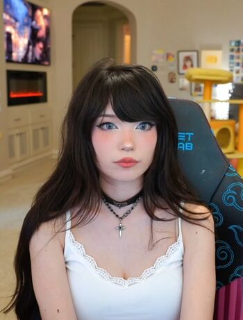 Emiru  page leaked private photo uncensored HD quality