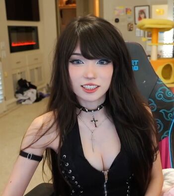 Emiru  page leaked private photo uncensored HD quality