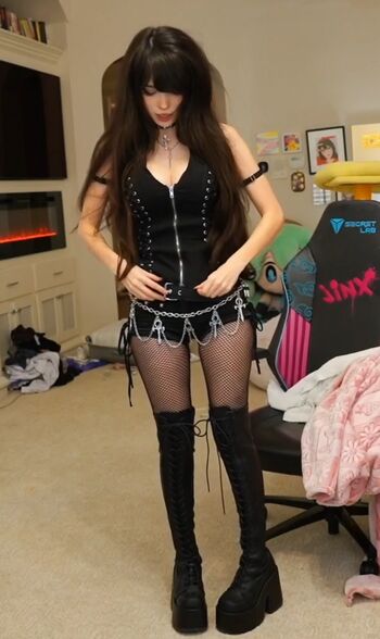 Emiru  page leaked private photo uncensored HD quality