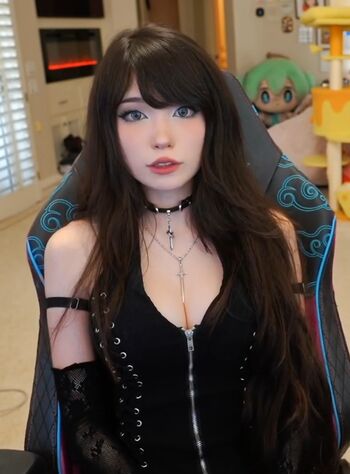 Emiru  page leaked private photo uncensored HD quality