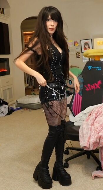 Emiru  page leaked private photo uncensored HD quality