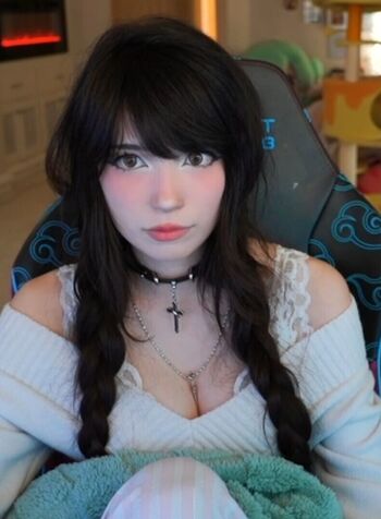 Emiru  page leaked private photo uncensored HD quality