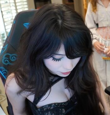 Emiru  page leaked private photo uncensored HD quality