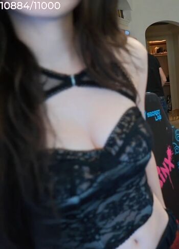 Emiru  page leaked private photo uncensored HD quality