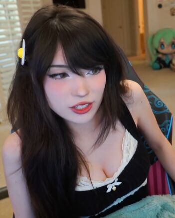 Emiru  page leaked private photo uncensored HD quality