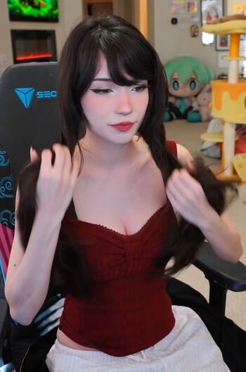 Emiru  page leaked private photo uncensored HD quality