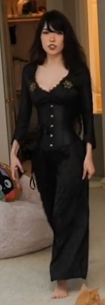 Emiru  page leaked private photo uncensored HD quality