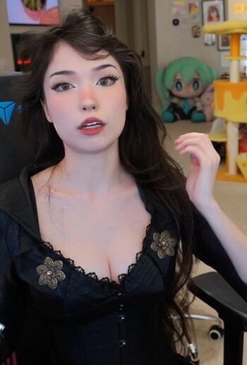 Emiru  page leaked private photo uncensored HD quality