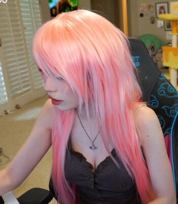 Emiru  page leaked private photo uncensored HD quality