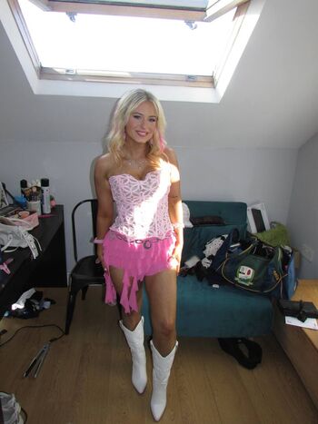 Emma mcguckin page leaked private photo uncensored HD quality