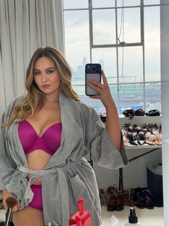 Erinmhk page leaked private photo uncensored HD quality