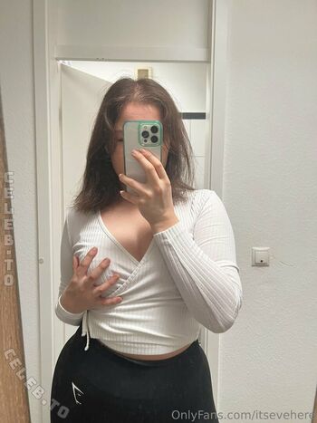 Evelynxka page leaked private photo uncensored HD quality