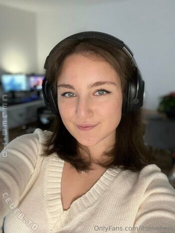 Evelynxka page leaked private photo uncensored HD quality