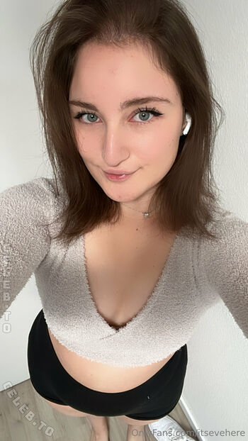 Evelynxka page leaked private photo uncensored HD quality