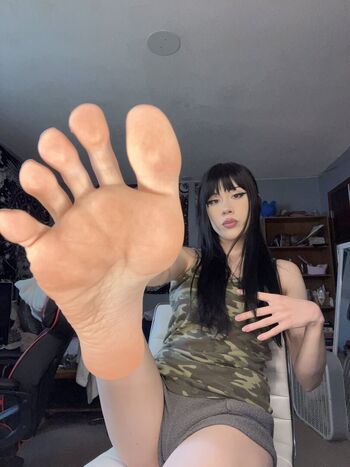 Feet up page leaked private photo uncensored HD quality