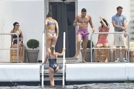 Hailey bieber page leaked private photo uncensored HD quality
