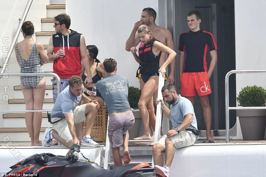 Hailey bieber page leaked private photo uncensored HD quality