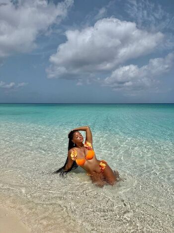 Halle bailey page leaked private photo uncensored HD quality