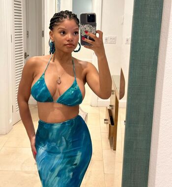 Halle bailey page leaked private photo uncensored HD quality