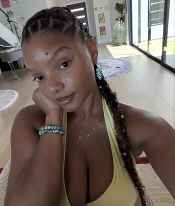 Halle bailey page leaked private photo uncensored HD quality