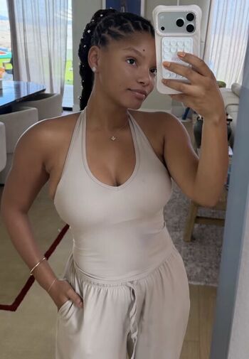 Halle bailey page leaked private photo uncensored HD quality