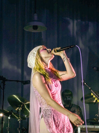 Hayley williams page leaked private photo uncensored HD quality