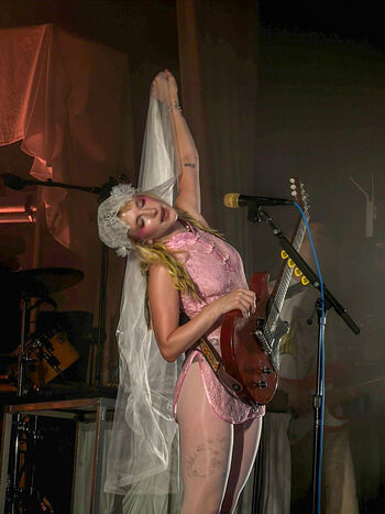 Hayley williams page leaked private photo uncensored HD quality