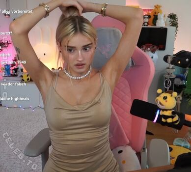 Honeypuu  page leaked private photo uncensored HD quality