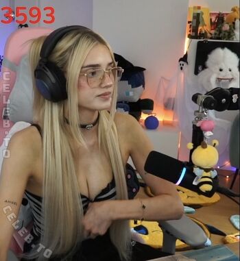 Honeypuu leaked private photo uncensored HD quality