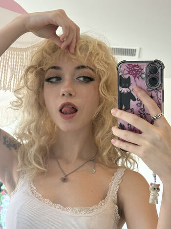 Iluvmeww page leaked private photo uncensored HD quality