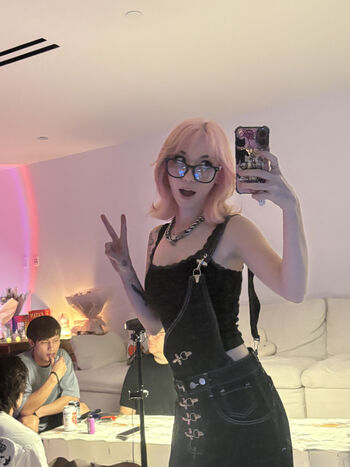 Iluvmeww page leaked private photo uncensored HD quality