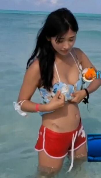 Jinnytty page leaked private photo uncensored HD quality