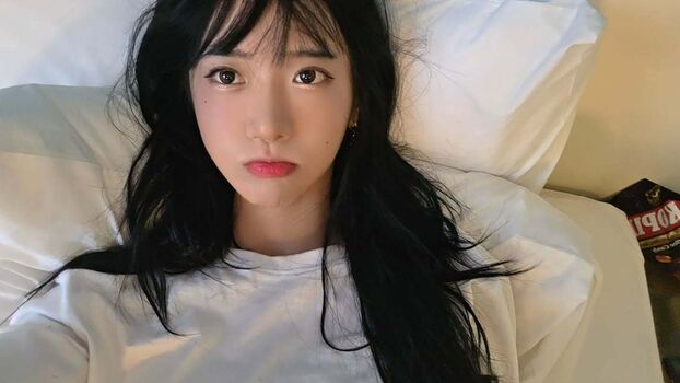 Jinnytty page leaked private photo uncensored HD quality