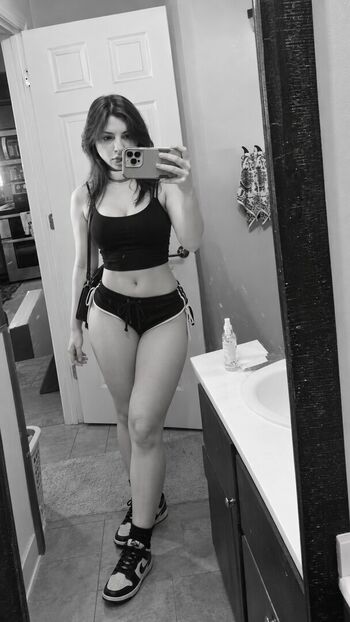 Katie elizzy bugs page leaked private photo uncensored HD quality