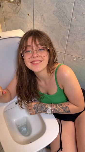Katie elizzy bugs page leaked private photo uncensored HD quality