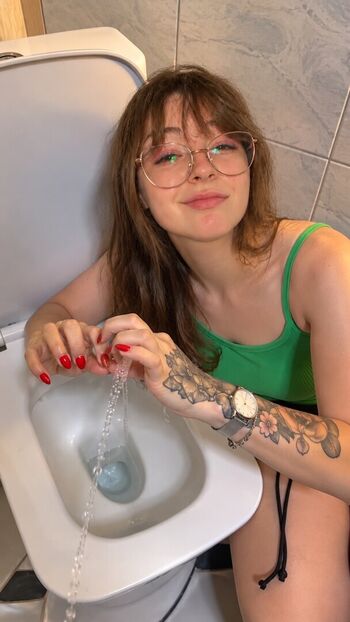 Katie elizzy bugs page leaked private photo uncensored HD quality