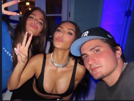 Kim kardashian  page leaked private photo uncensored HD quality