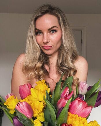 Leave the high heels on page leaked private photo uncensored HD quality